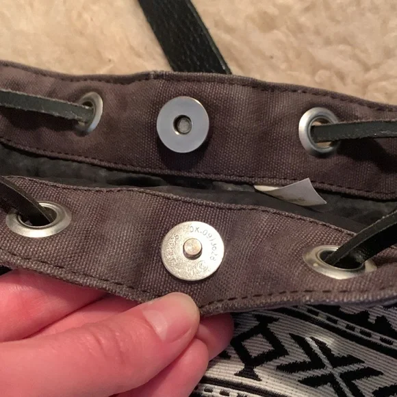 Cross Body Aztec Design Purse - Picture 5 of 7